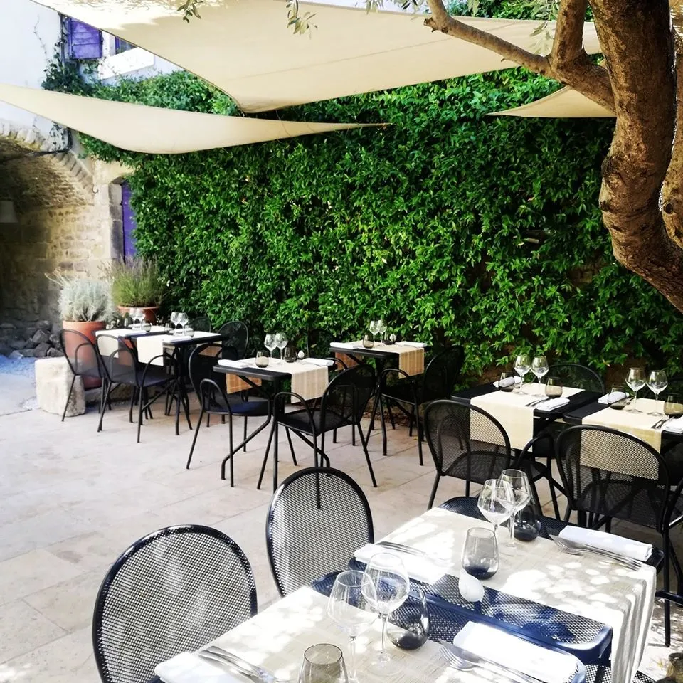 La Prévôté. Luxury Chambres d’hôtes & Gastronomic Restaurant, Provence interior view