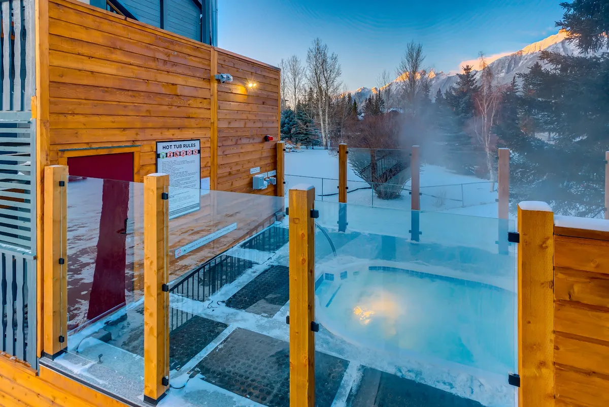 Lamphouse By Basecamp, Banff interior view
