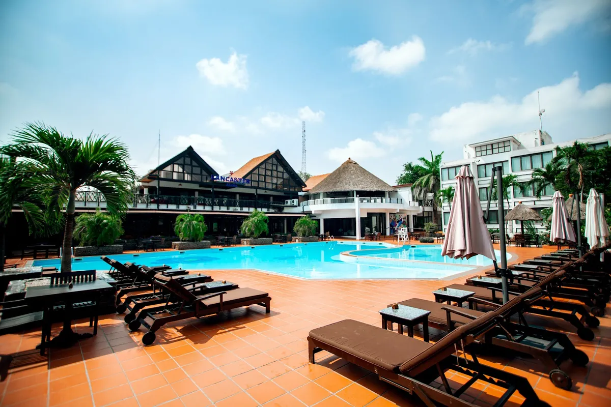 Lancaster Accra, Accra interior view