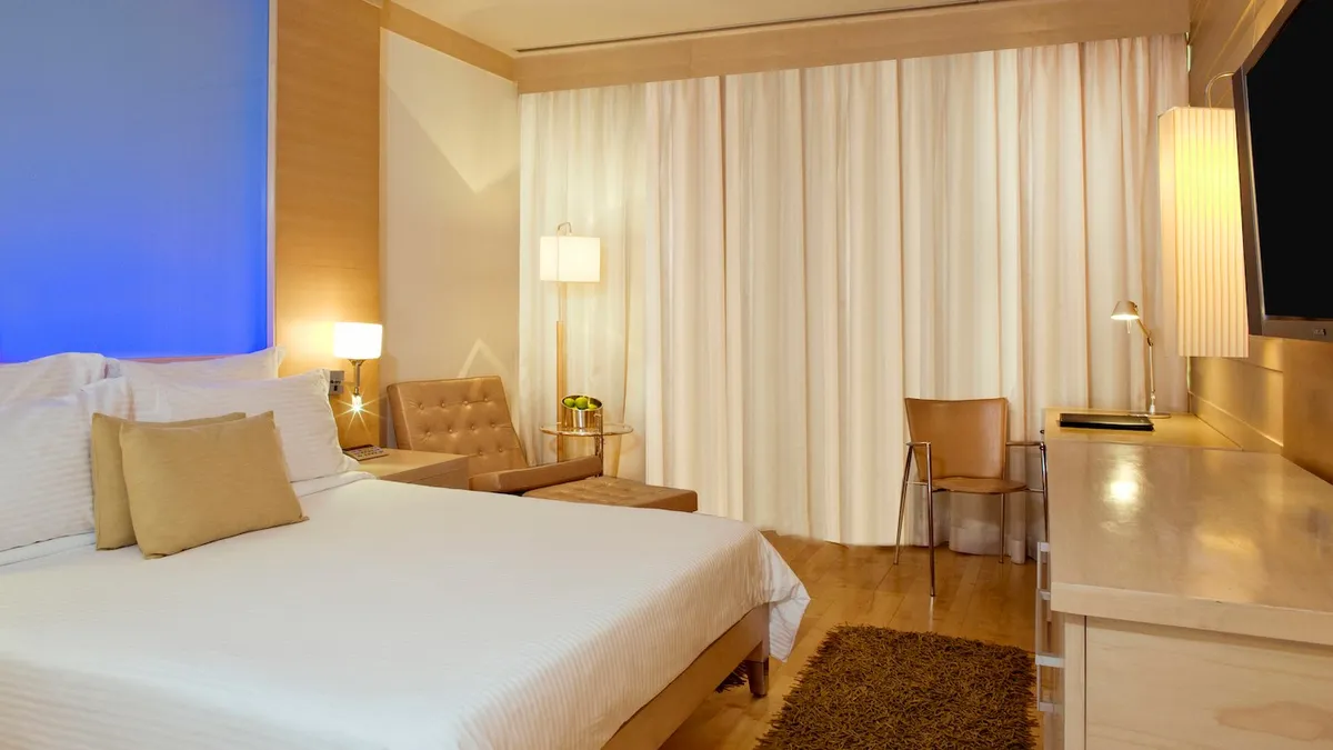 Le Méridien New Delhi, New Delhi interior view
