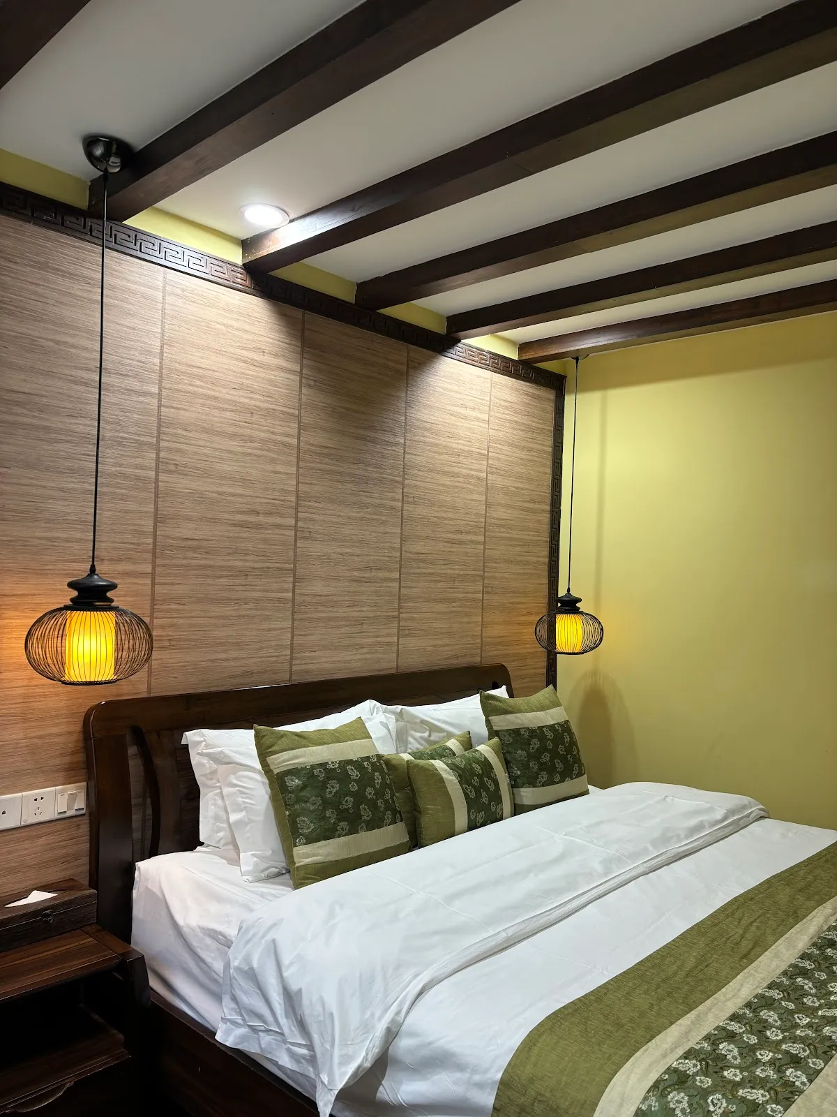 Lijiang Gui Yuan Tian Ju Guesthouse, Lijiang interior view