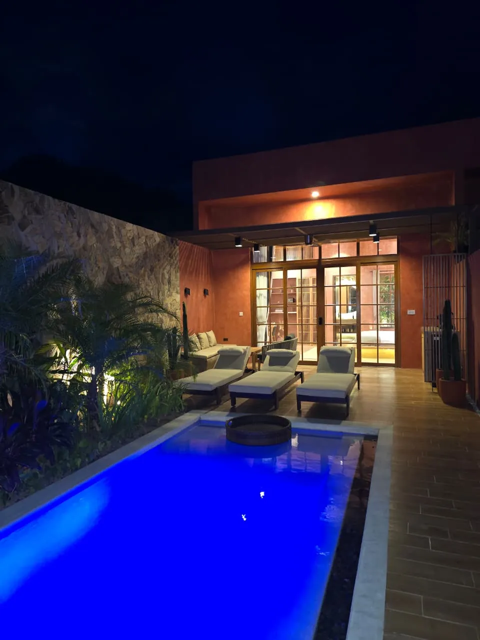 Lio Lio Suites - Luxury Hotel in El nido Palawan, El Nido interior view