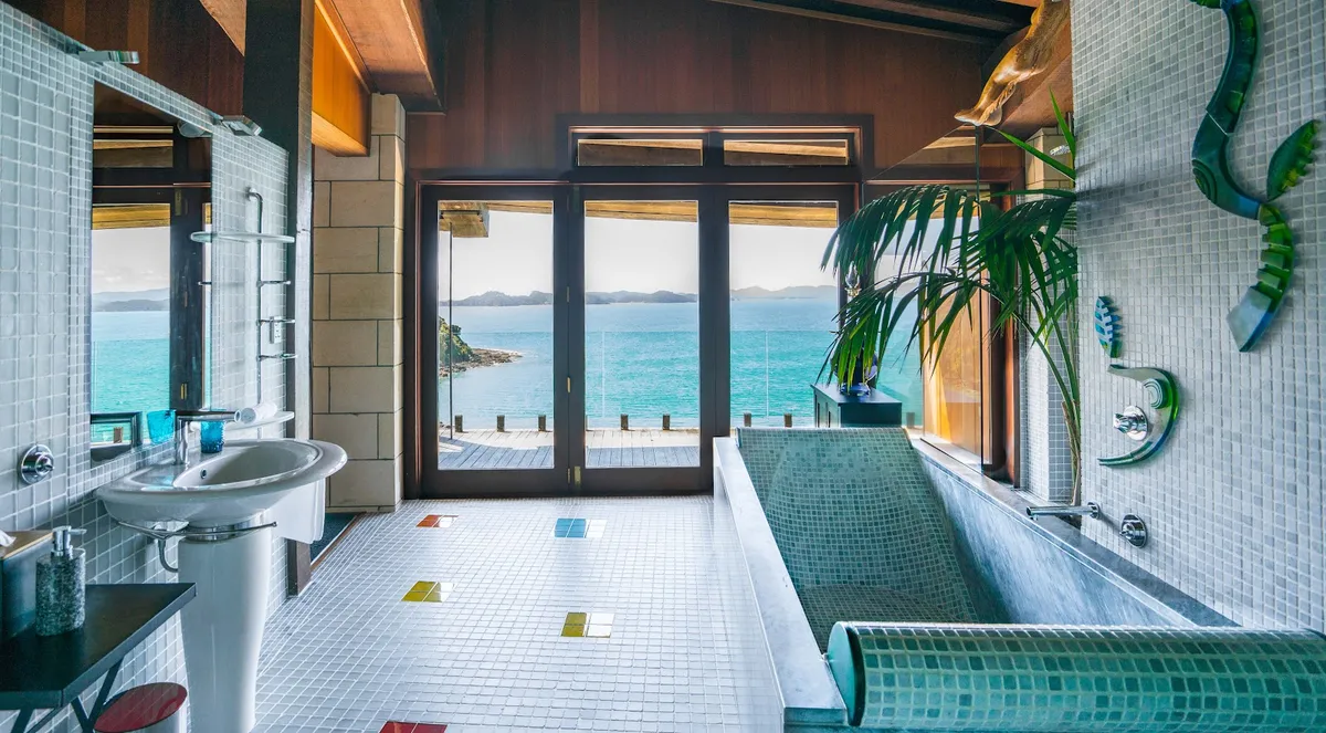 Little Donkey Bay, Bay Of Islands interior view