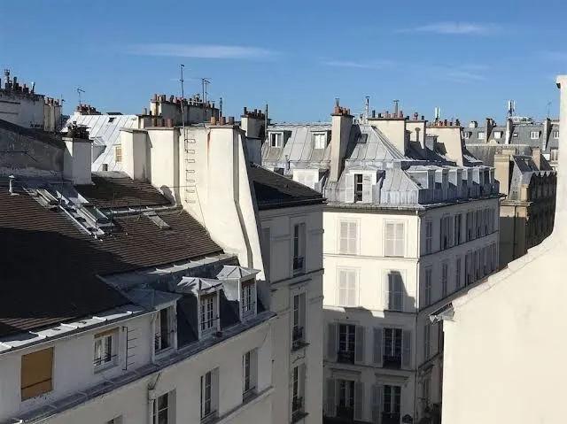 Live Like A Parisian, Paris interior view