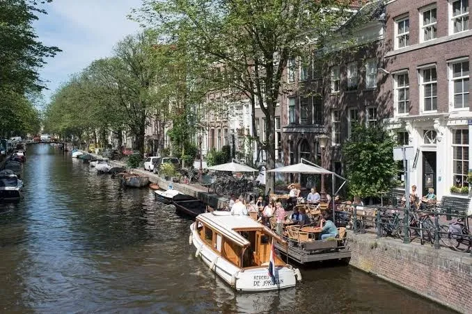 Luxury Houseboat-Apartment Lady Jane, Amsterdam interior view