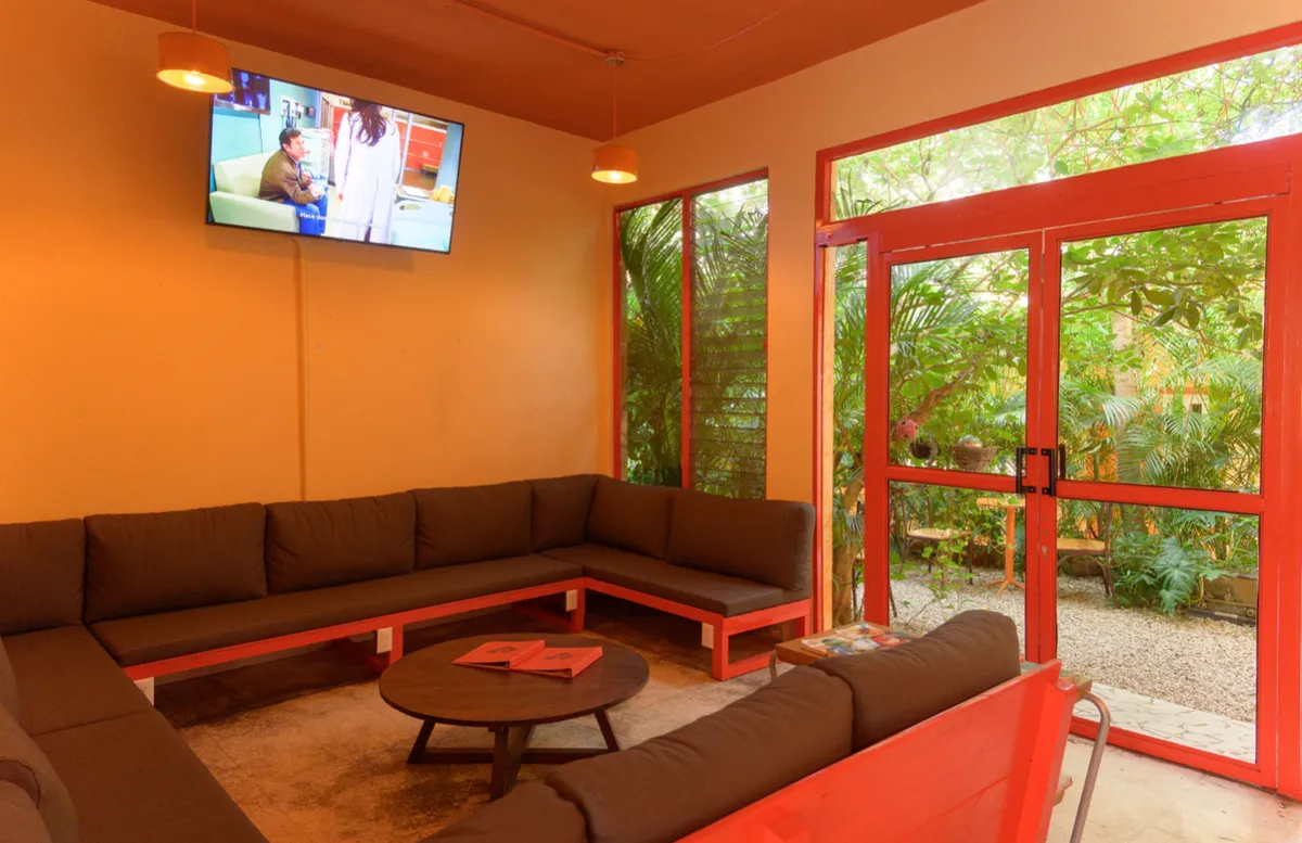 Macarena Hostel, Flores interior view