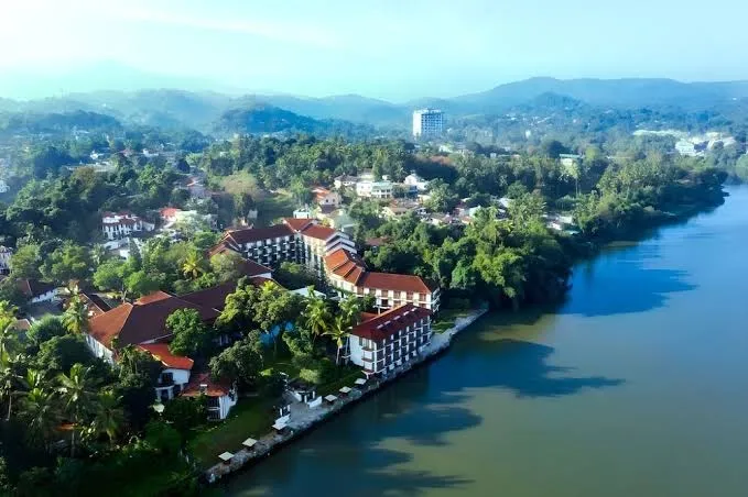Mahaweli Reach Hotel, Kandy interior view