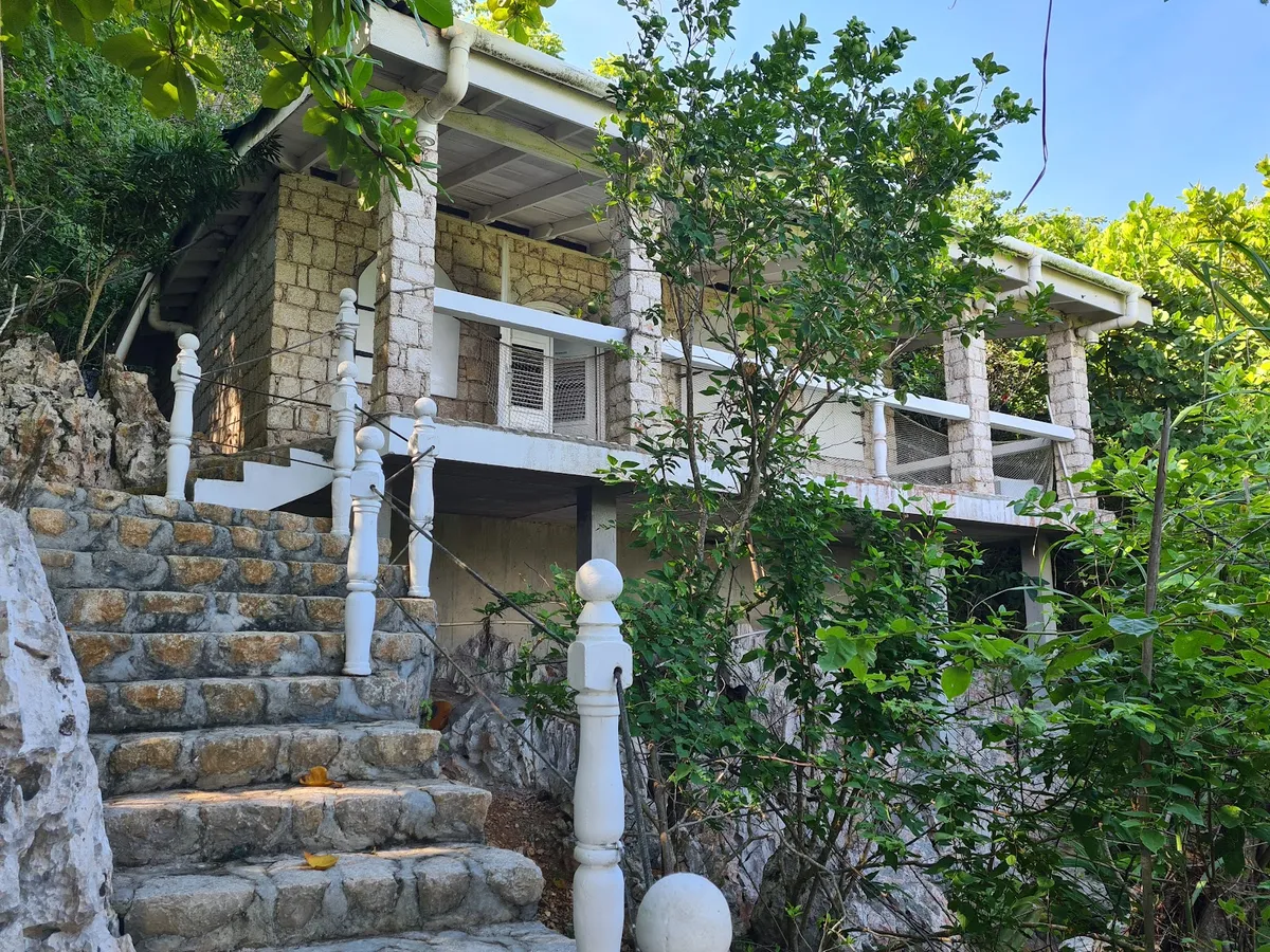 MARQUIS PARADISE, Cap Haitien interior view