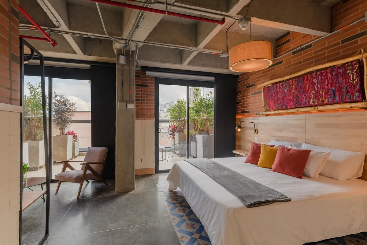 Masaya Medellin, Medellin interior view