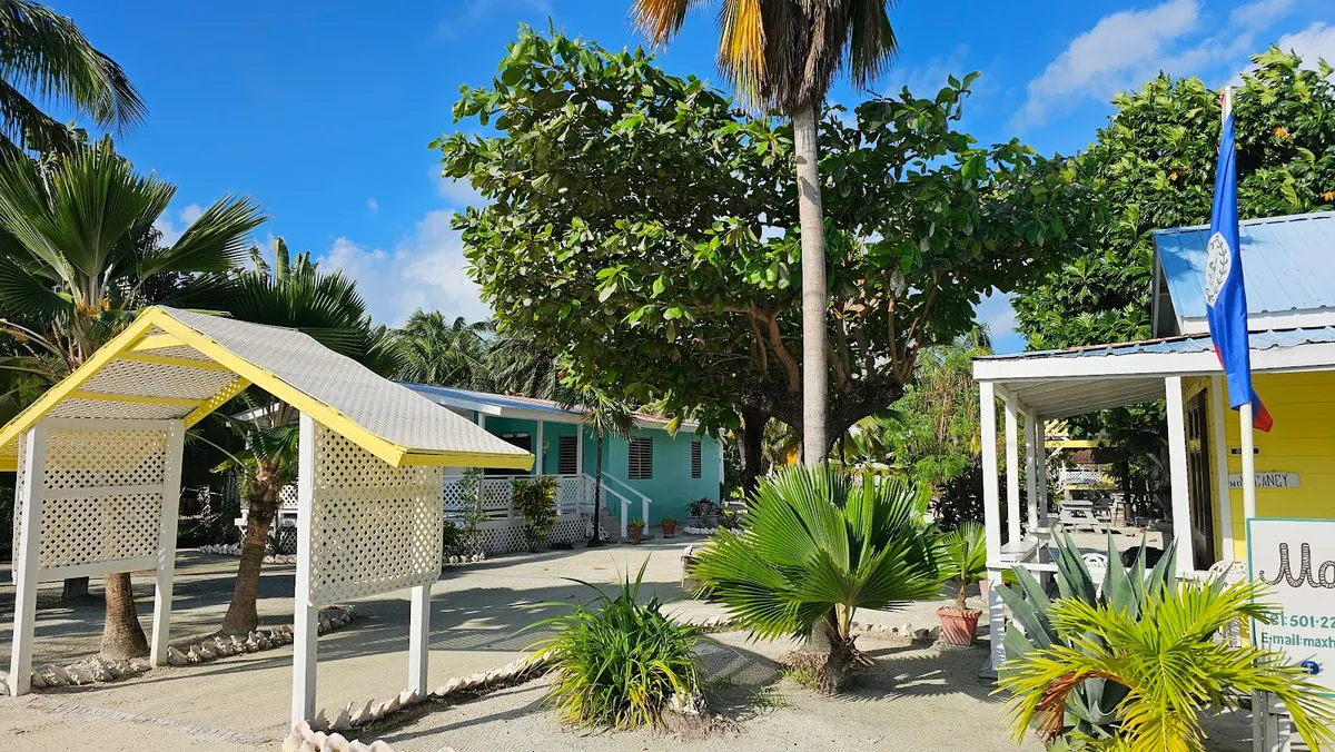 Maxhapan Cabanas, Caye Caulker interior view