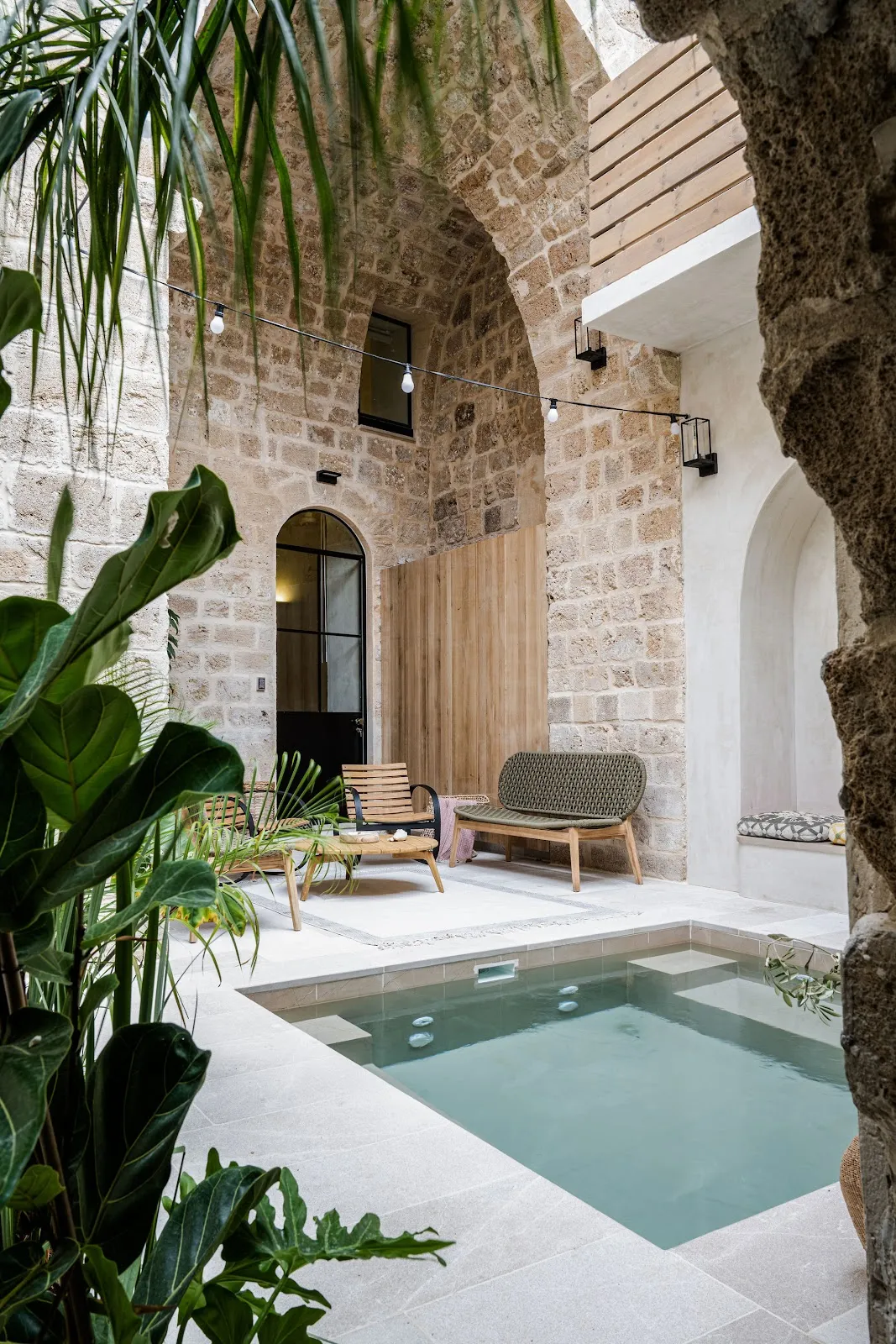 Melisende, Acre interior view