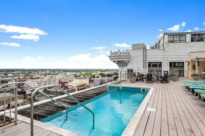 Modern Elegance: 1BR Condo with Rooftop Pool, New Orleans interior view