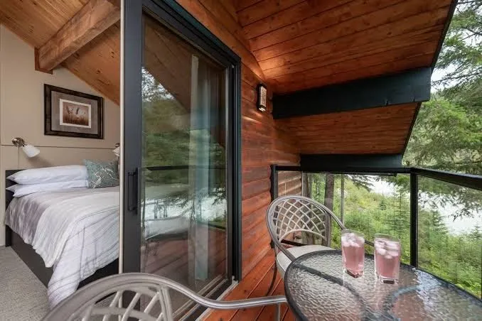 Mount Robson Mountain River Lodge, Canadian Rockies interior view