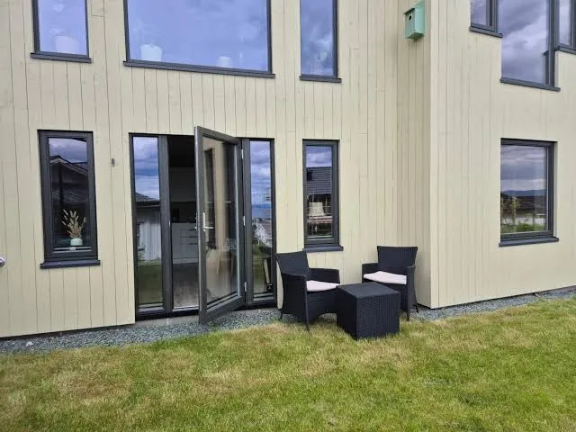 New and fresh apartment, free parking and ocean view, Trondheim interior view