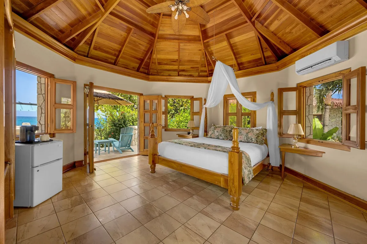 Ocean Cliff Hotel Negril, Negril interior view
