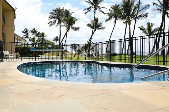 Oceanfront, Hale Kai O Kihei, incredible sunsets, King bed, AC, remodeled 2023, Maui interior view
