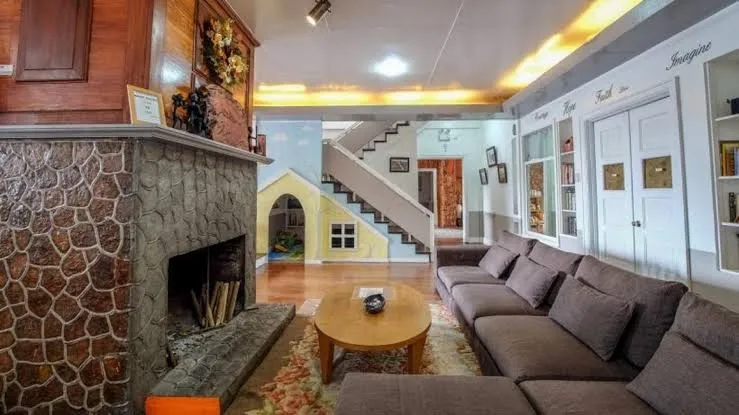 OLD ORANGEWOOD Bed and Breakfast, Baguio interior view