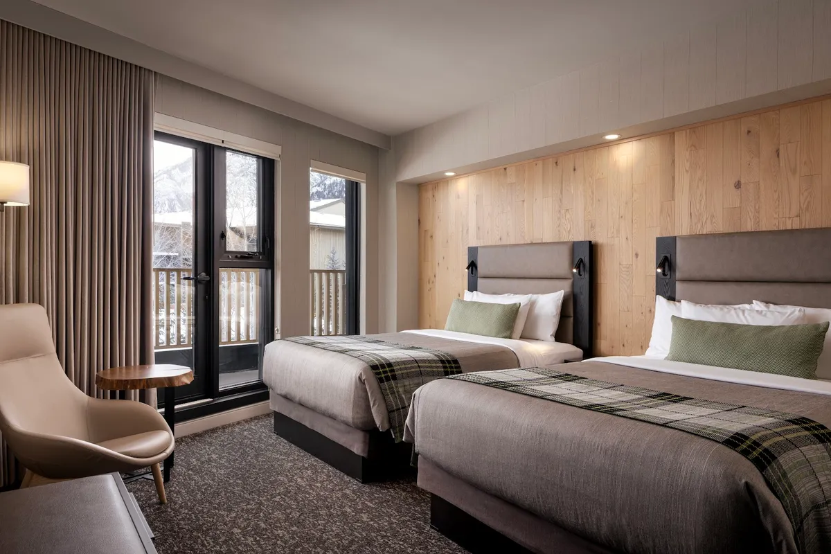 Peaks Hotel & Suites, Banff interior view