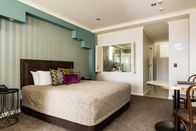 Pebble Beach Motor Inn, Napier interior view
