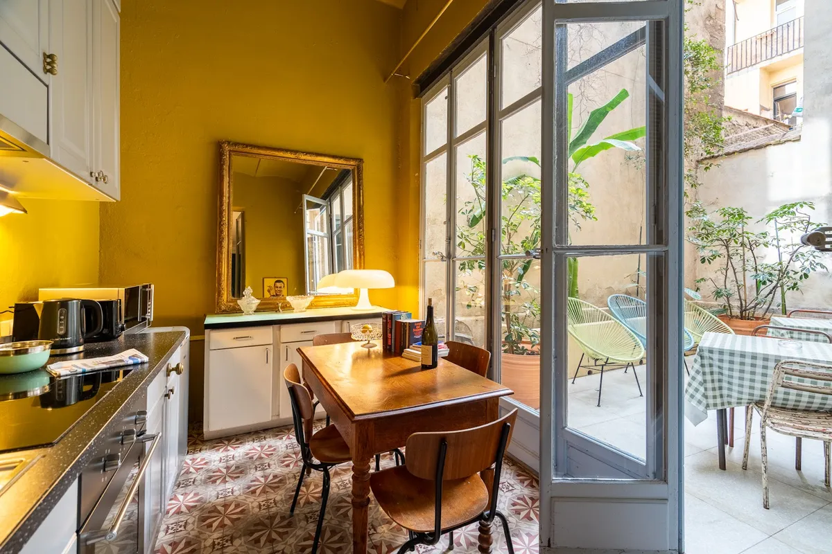 Pension Edelweiss, Marseille interior view
