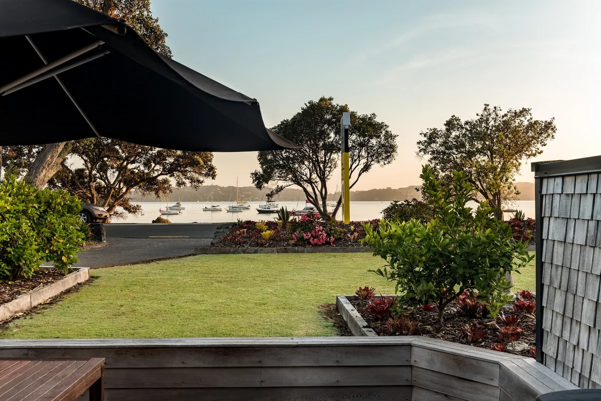 Pioneer Waterfront Apartments, Bay Of Islands interior view