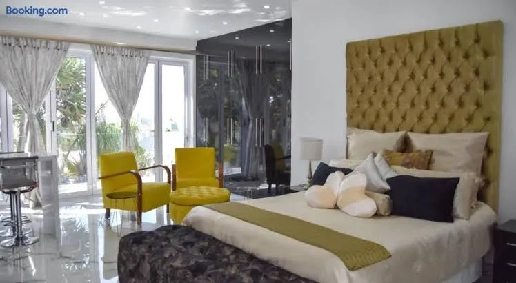 Posh Spot on the beachfront strictly bookings of 4 or 5 guests, Port Elizabeth interior view