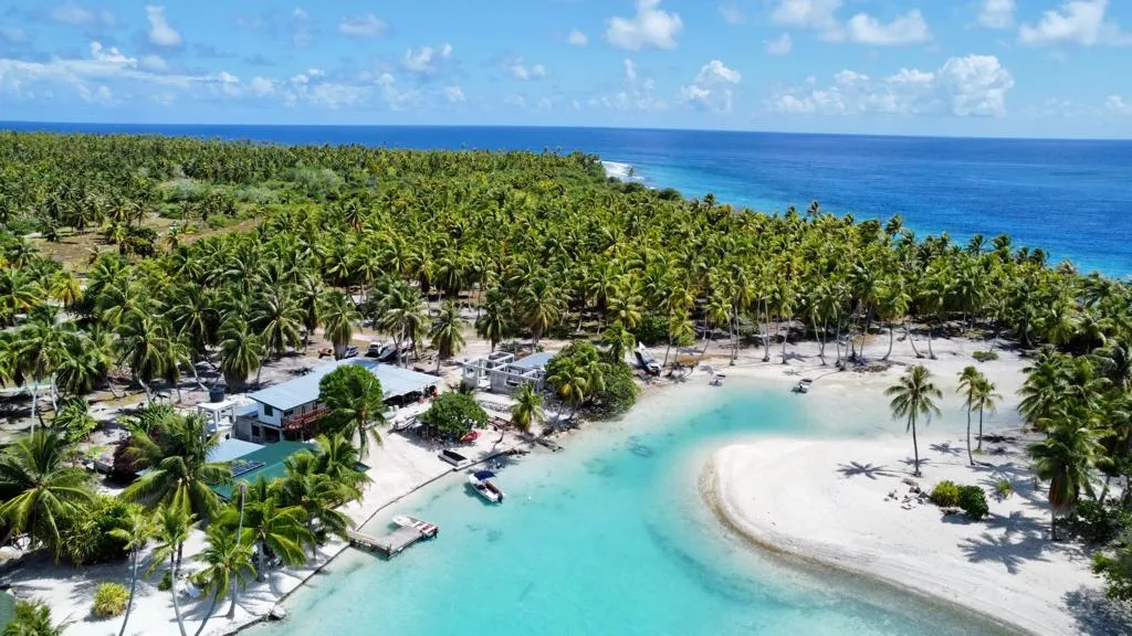 Punua and Moana Pension - The Green Lagoon, Rangiroa interior view