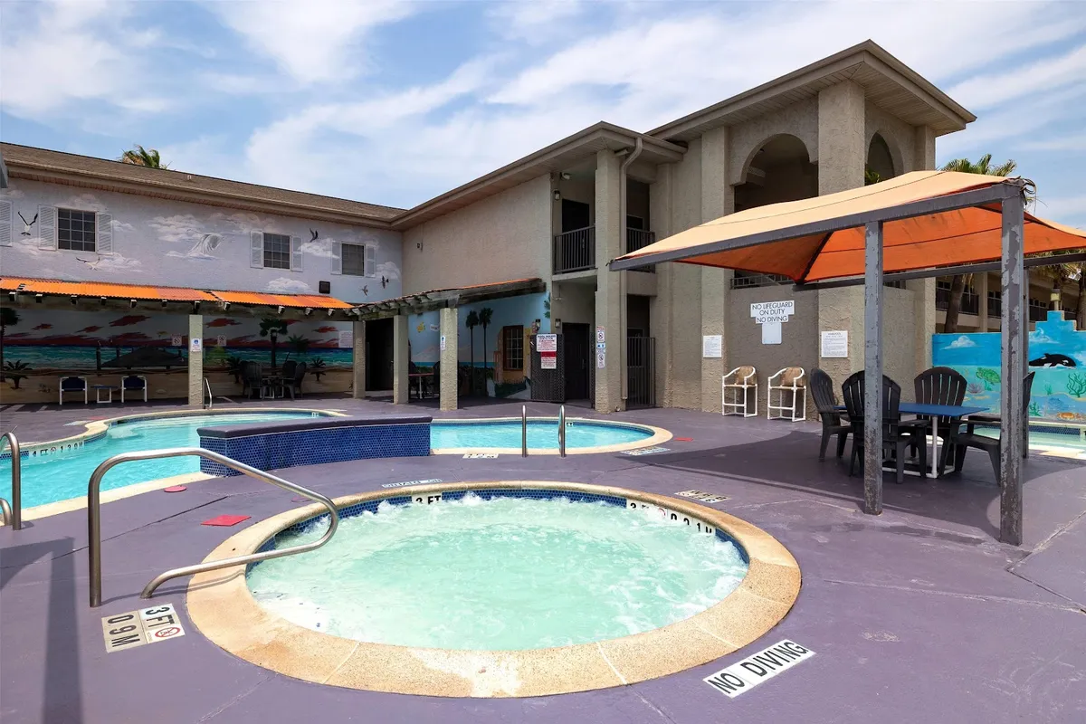 Ramada by Wyndham & Suites South Padre Island, Rarotonga interior view