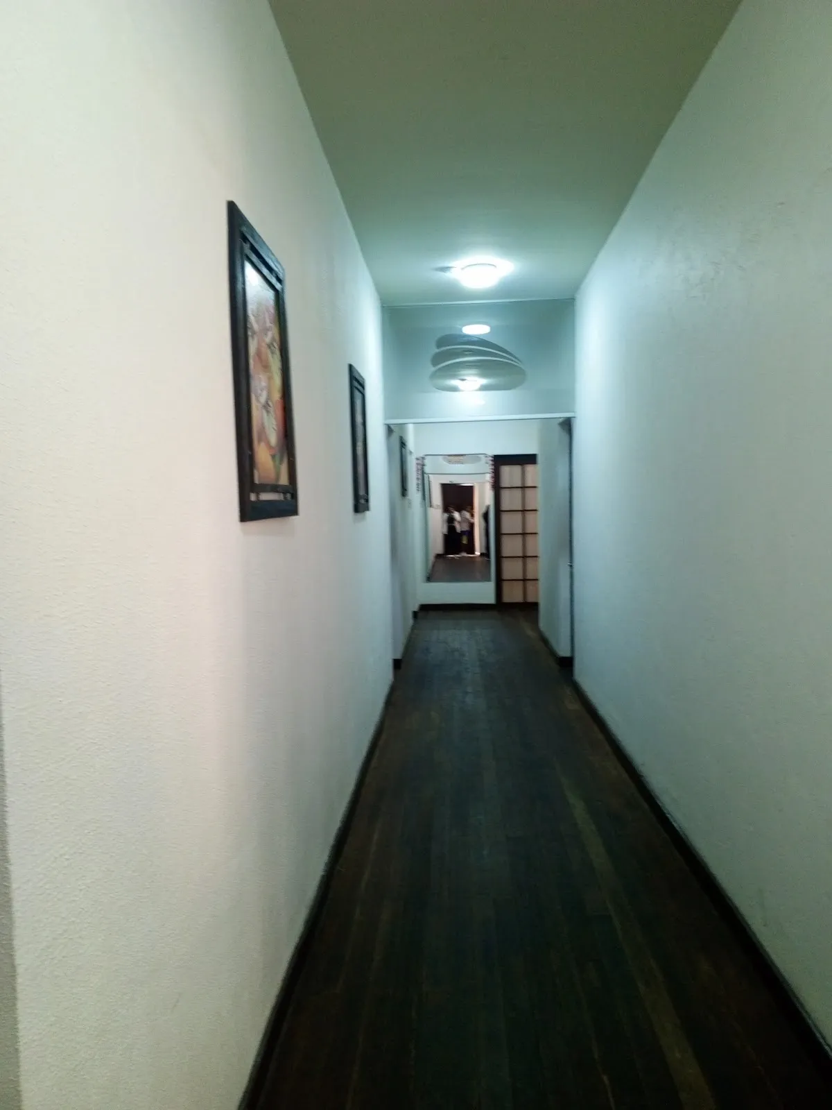 Raven La Paz, La Paz interior view
