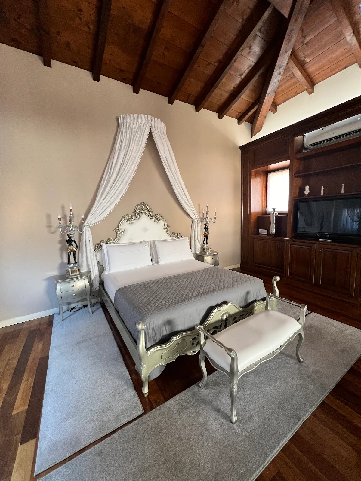 Relais a Ponte Pietra, Verona interior view