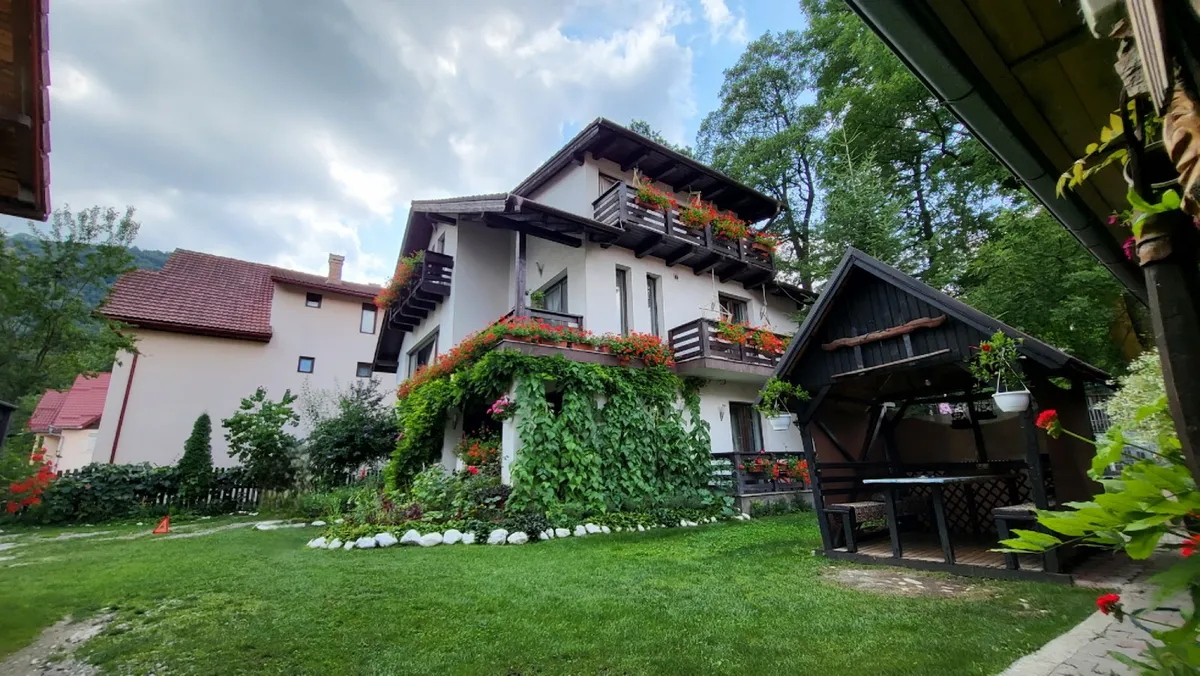 RELAX PENSION, Bran interior view