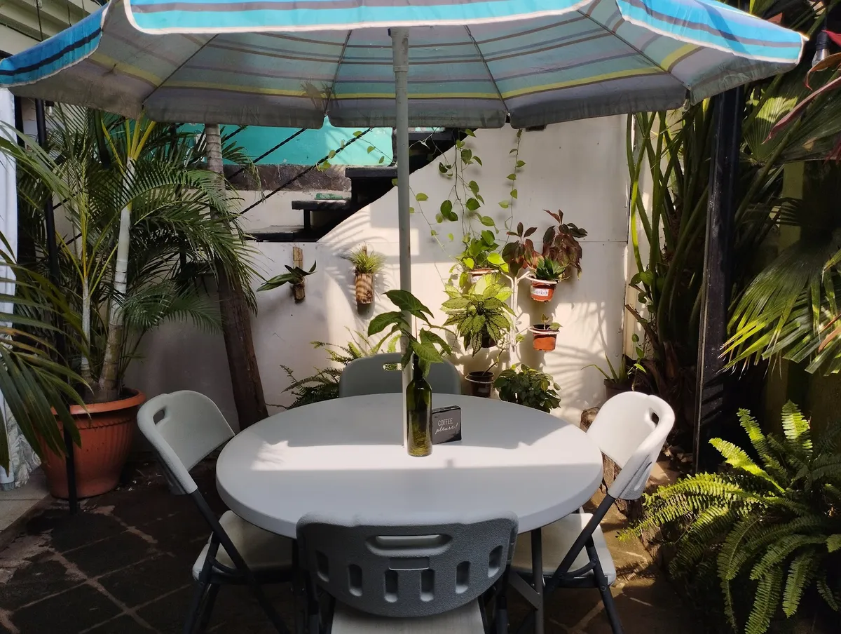 Rincón Nica, Granada interior view