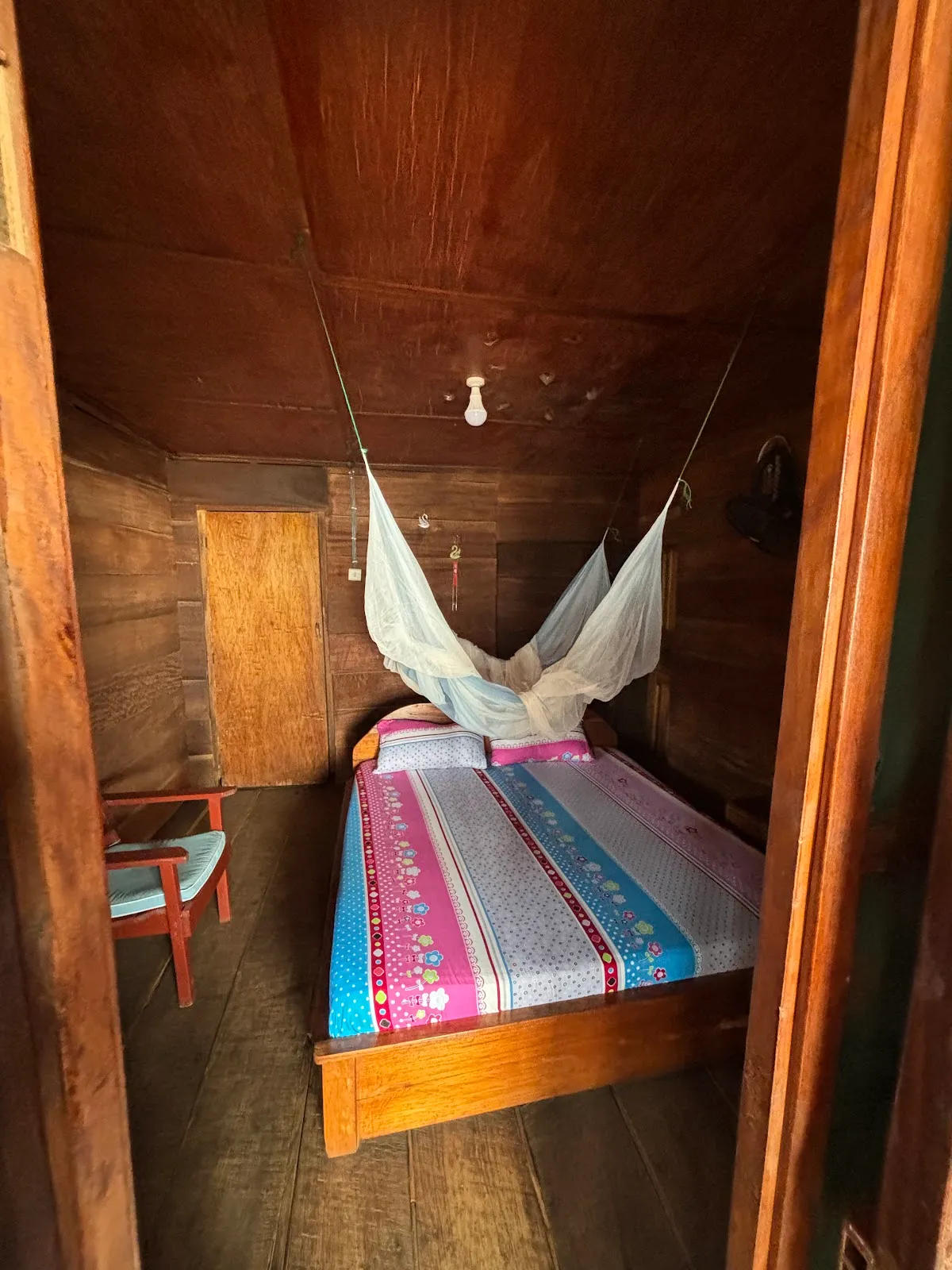 Robinson’s Hut hotel, Tokeh interior view