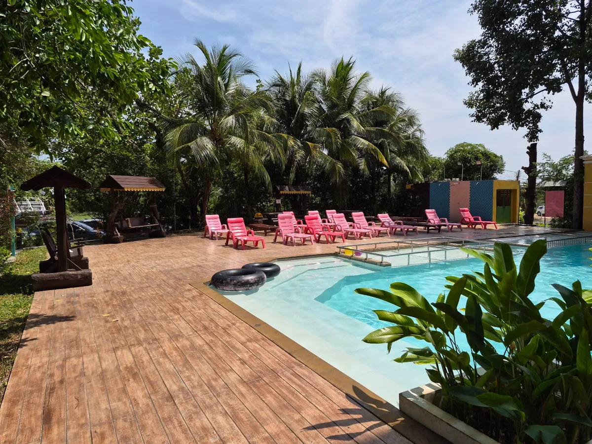 ROYAL PINEAPPLE HOTEL | a welcome to wealth & good fortune, Krabi interior view