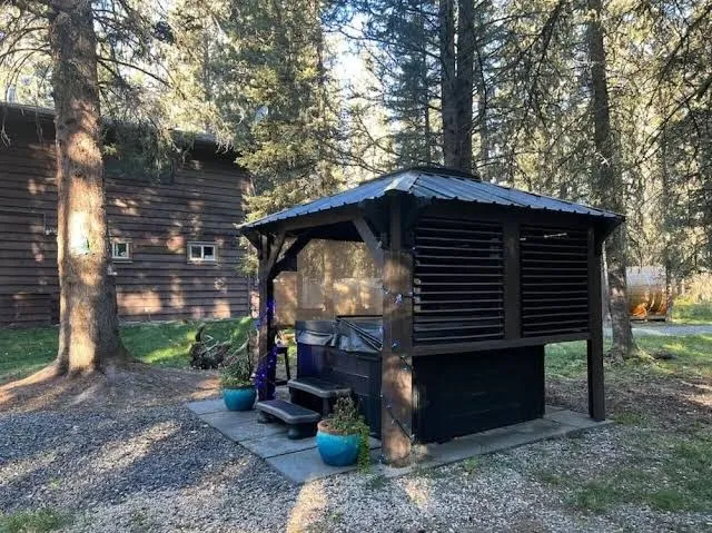 Rustic Cozy Cabin with hot tub, Canadian Rockies interior view