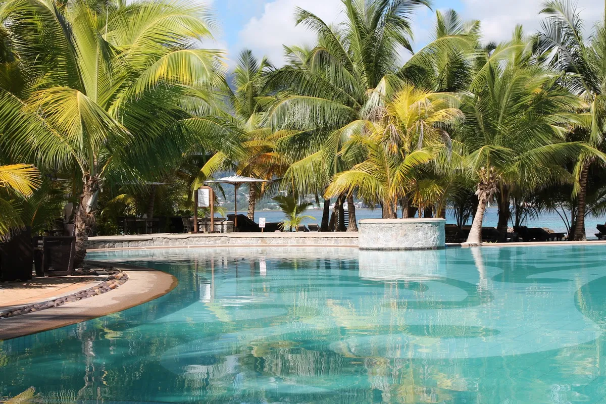 Sainte Anne Island - Beachcomber, Victoria interior view