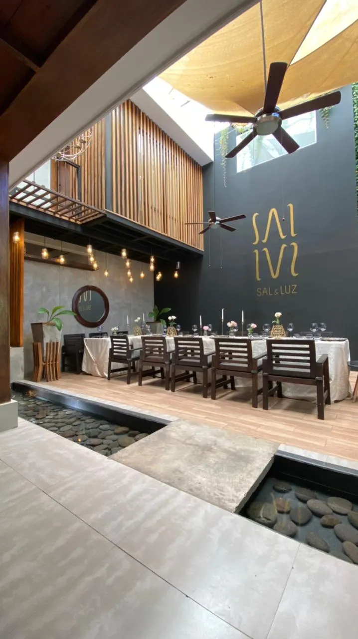 Sal y Luz, San Salvador interior view
