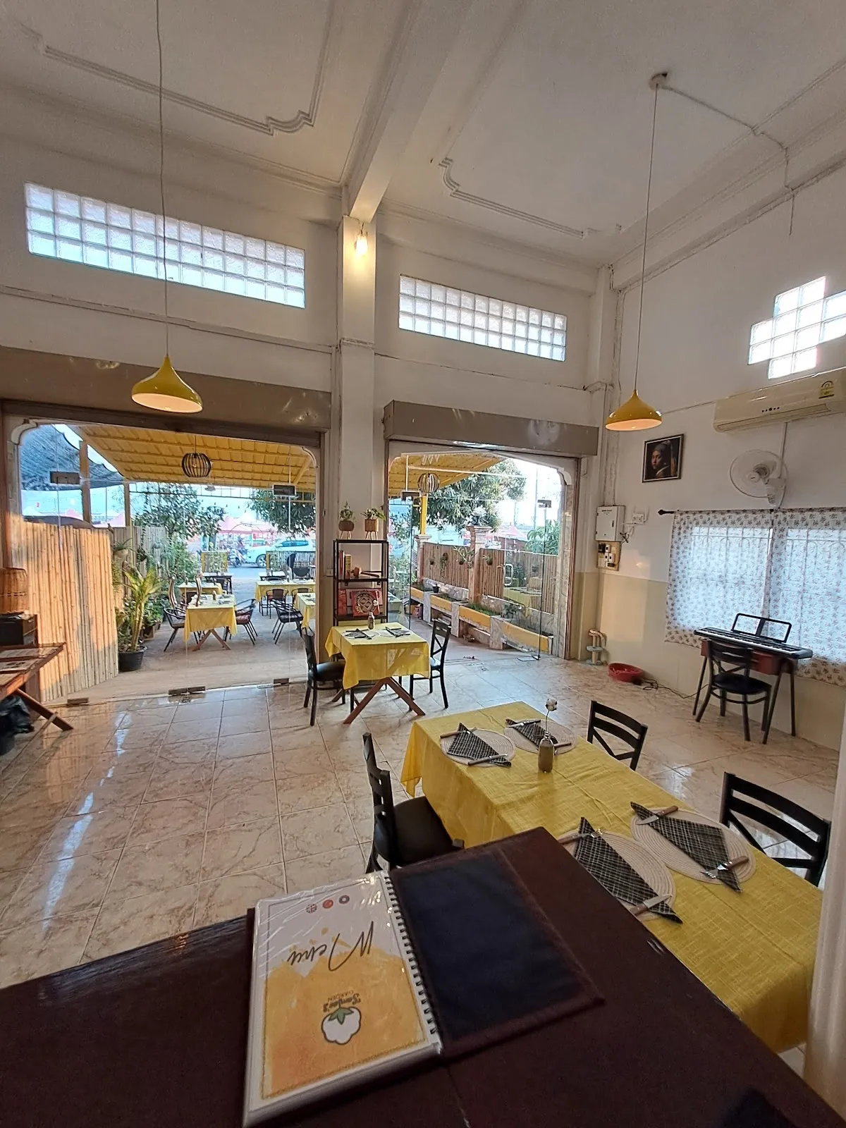 Samlee's Garden Restaurant Pakse | ສວນອາຫານສຳລີ, Pakse interior view