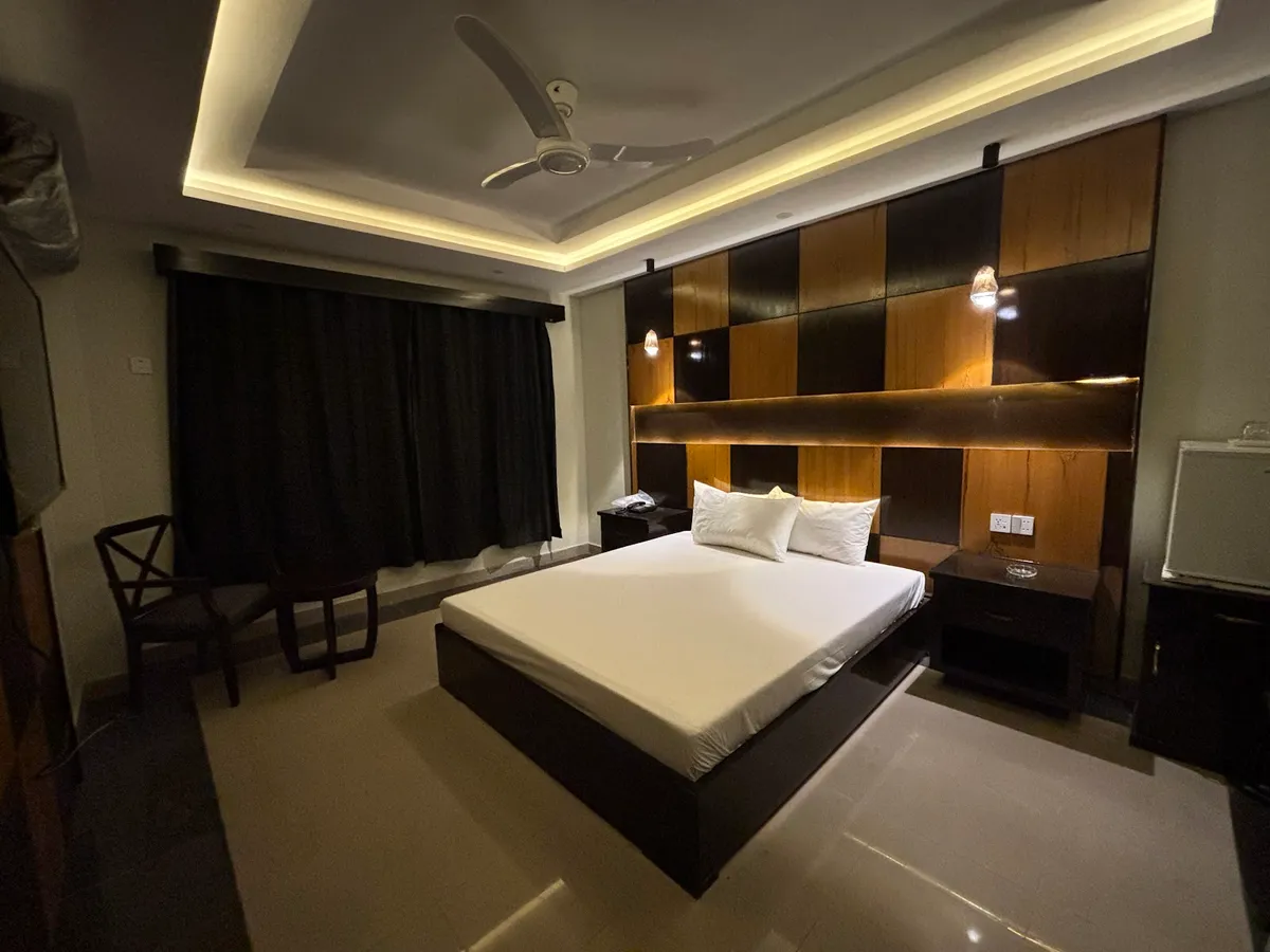 Sapphire Stays, Peshawar interior view