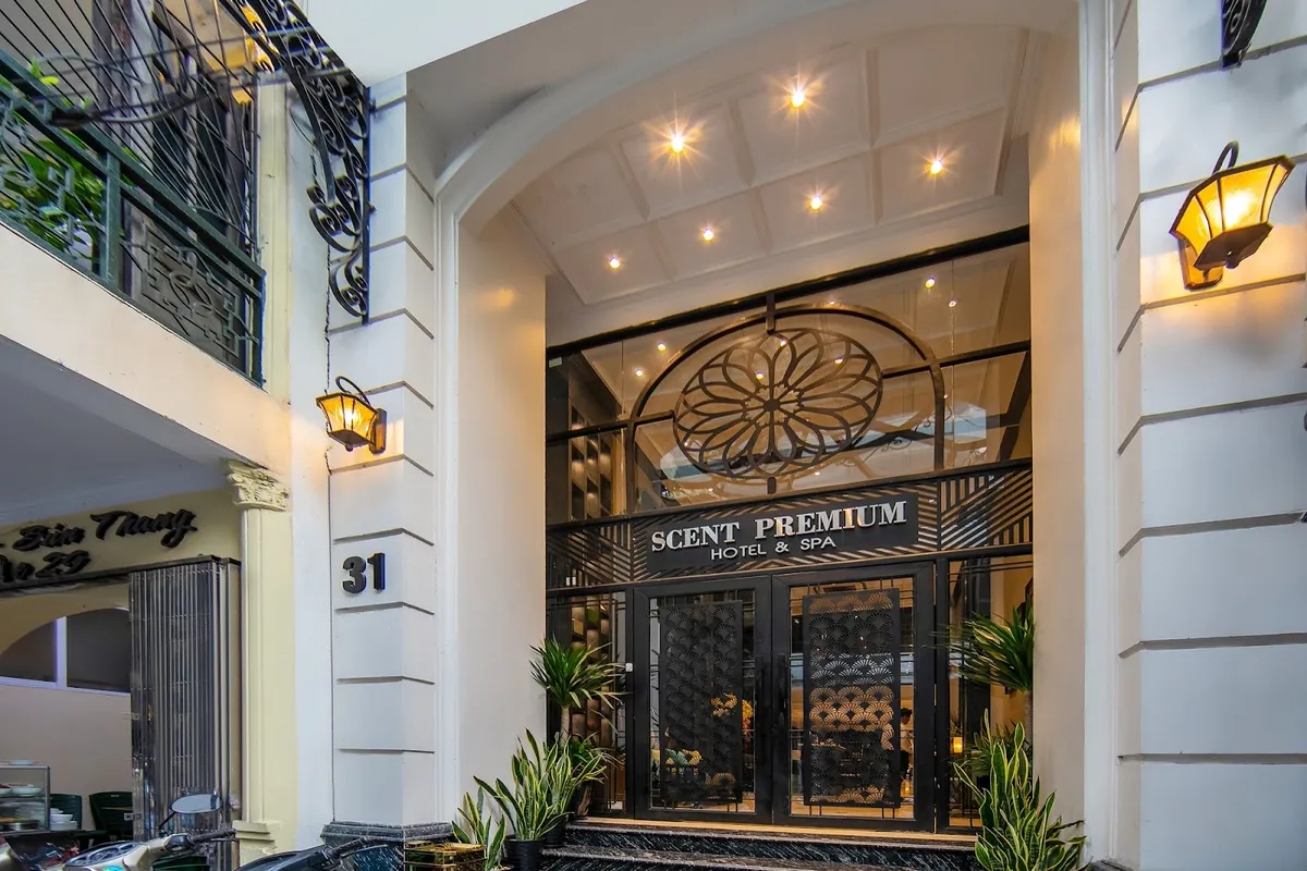 Scent Premium Hotel and Sky Bar, Hanoi interior view