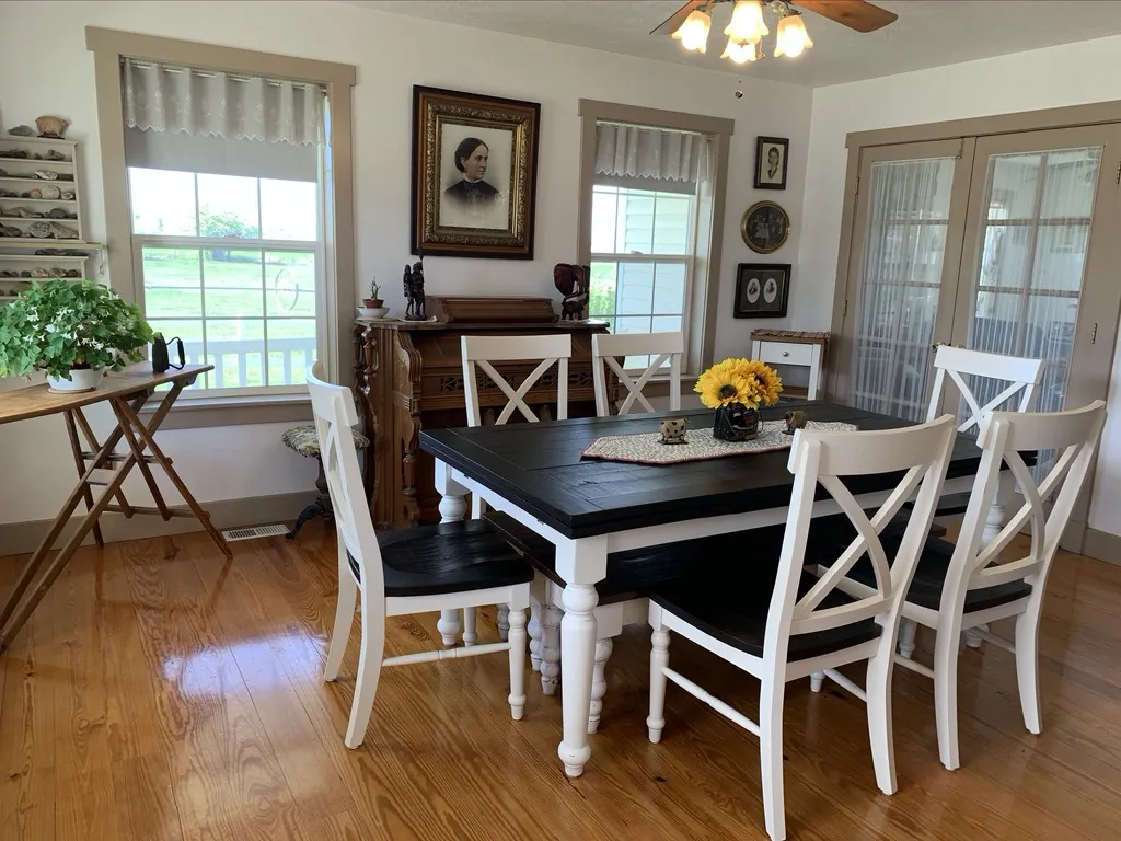 Scott Farm Bed & Breakfast, Moroni interior view