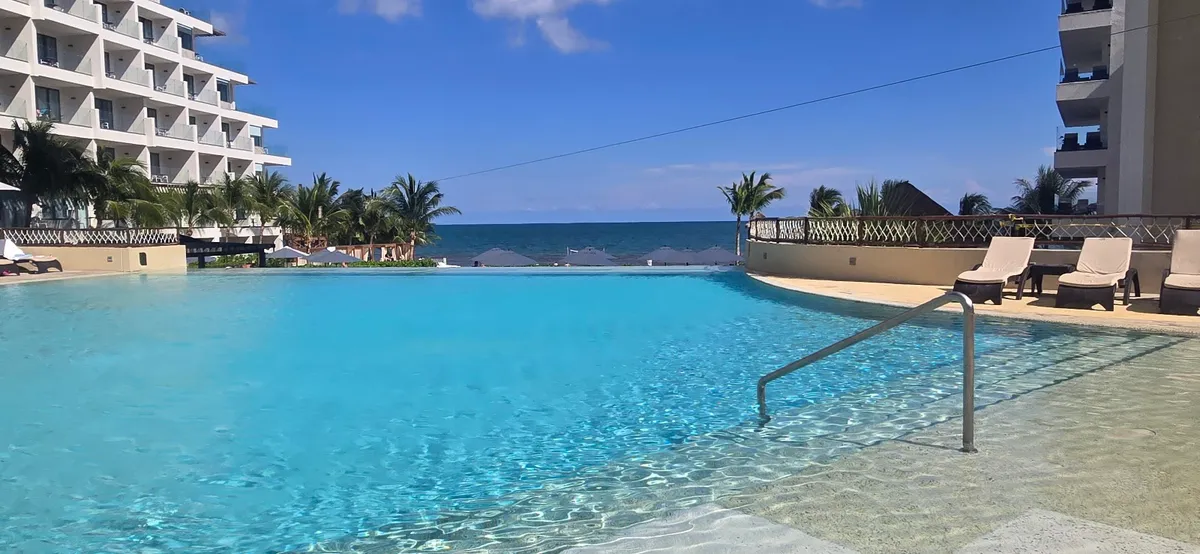 Seasons Florida Resort, Asmara interior view