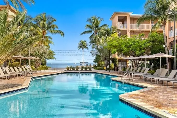 Signature King at Beachside Resort, Florida Keys interior view
