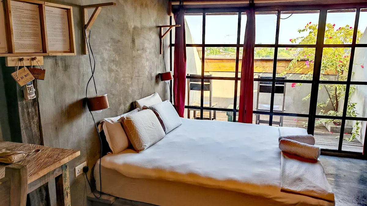 Somewhere Nice, Accra interior view