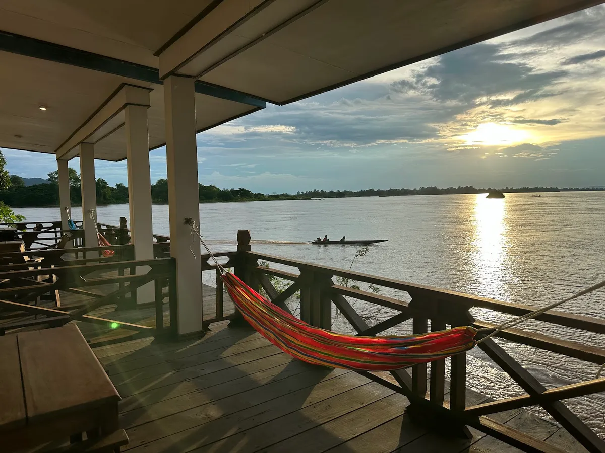 Souksan Sunset Guesthouse and The Xisland Riverview Studio., 4000 Islands interior view