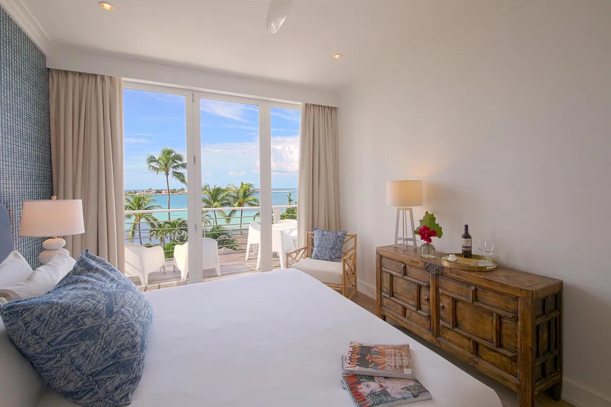 Squires Estate, Eleuthera interior view