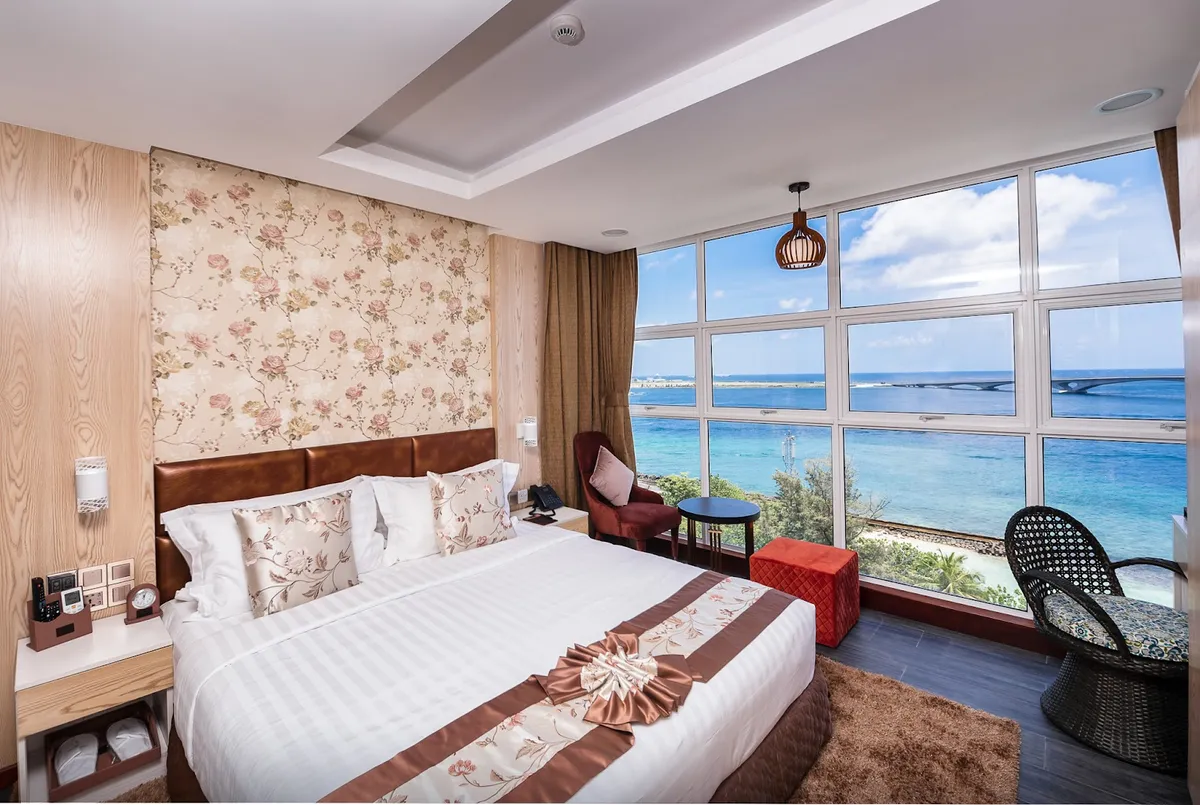 Summer Beach Maldives, Male interior view