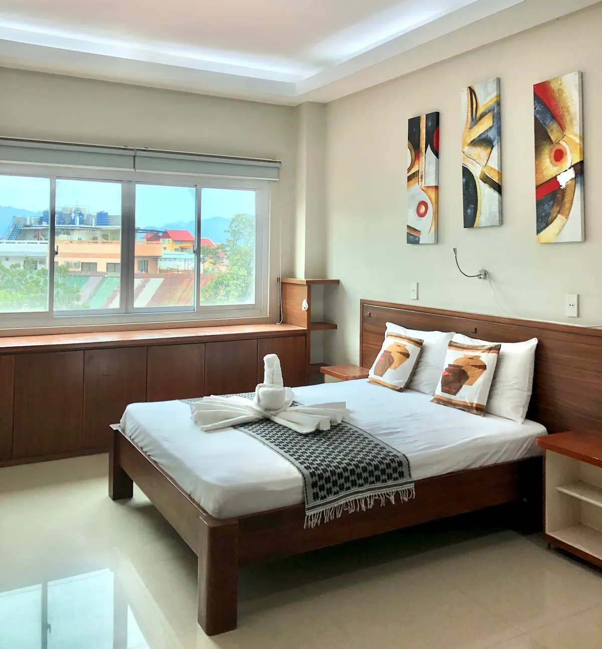 Sunburn Suites Coron, Coron interior view