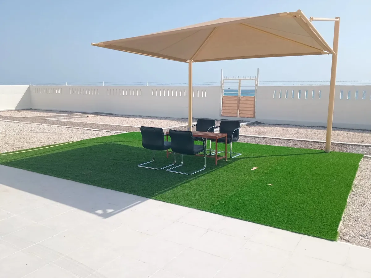 sunrise Oasis, Sur interior view