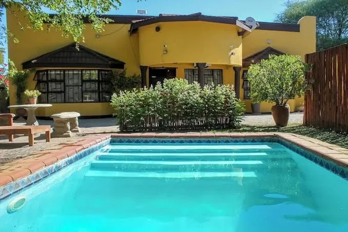 Thamalakane Guest House - Deluxe Double Room, Garden View, Maun interior view